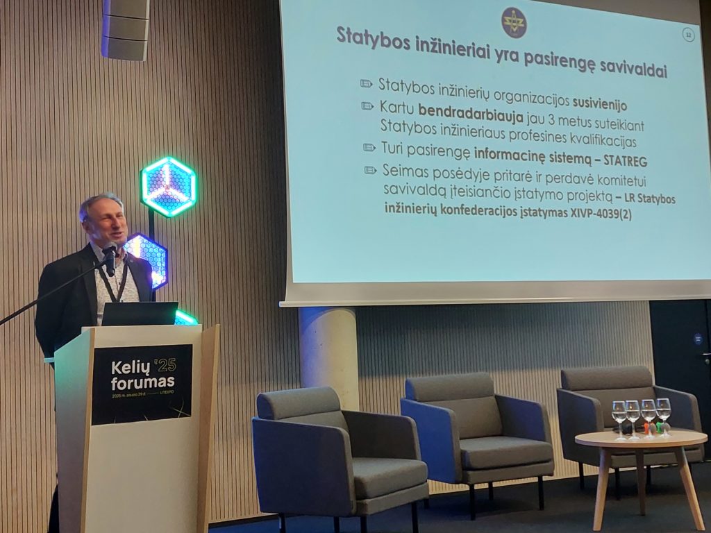 Pasiruošimą statybos inžinierių savivaldai Robertas Encius pristatė šiemet vykusiame Kelių forume.